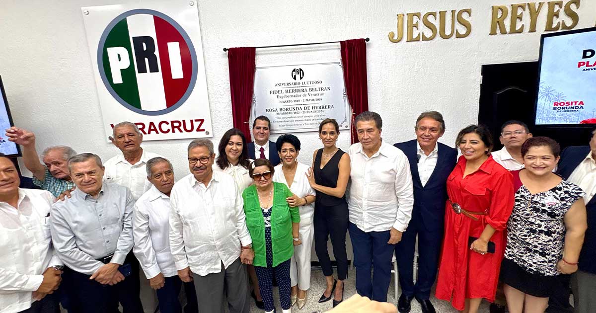 Tras homenaje póstumo al exgobernador Fidel Herrera y su esposa, Rosa Borunda, Héctor Yunes anuncia su renuncia al PRI
