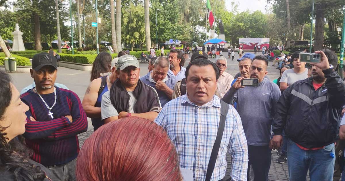 Trabajadores de CMAS Xalapa protestan por revisión salarial Trabajadores de CMAS Xalapa protestan por revisión salarial