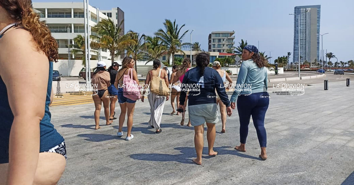 Pánico en Boca del Río, 80 jóvenes quedan varados en alta mar Pánico en Boca del Río, 80 jóvenes quedan varados en alta mar
