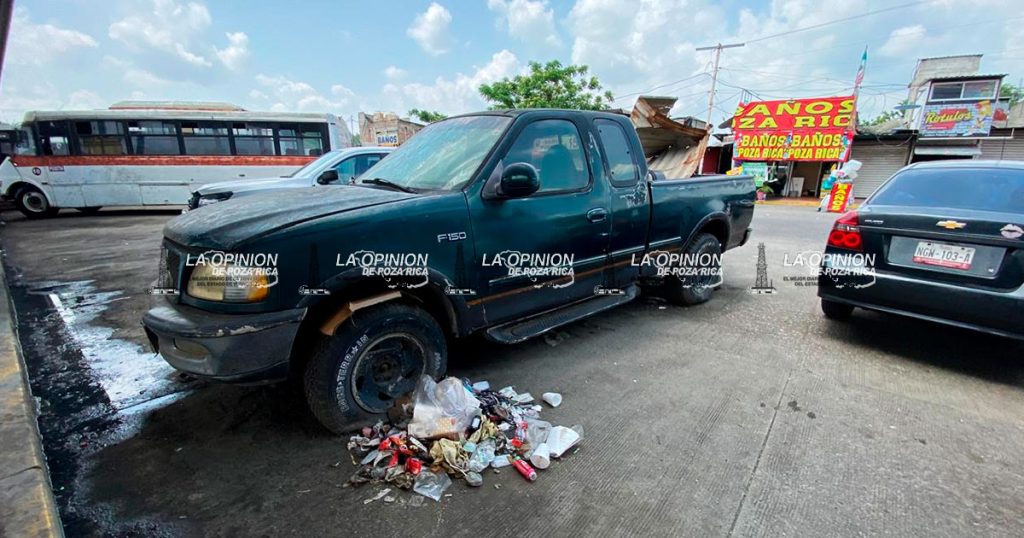 Autobuses chatarra contaminan el Parador Urbano Poza Rica Autobuses chatarra contaminan el Parador Urbano Poza Rica