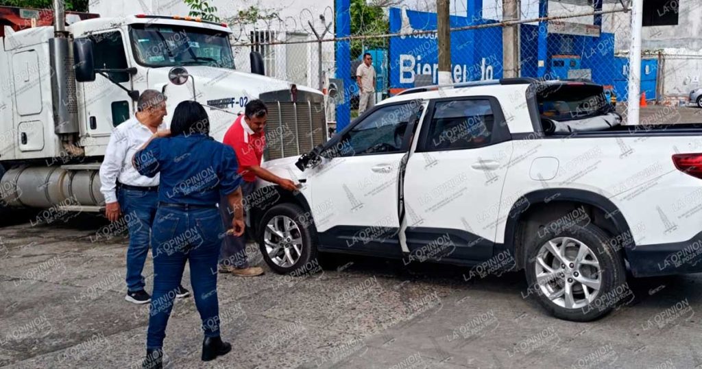 Biker se incrusta contra camioneta Biker se incrusta contra camioneta