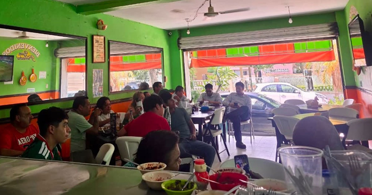 Restaurantes y bares registran alta afluencia de clientes durante partido de futbol Restaurantes y bares registran alta afluencia de clientes durante partido de futbol