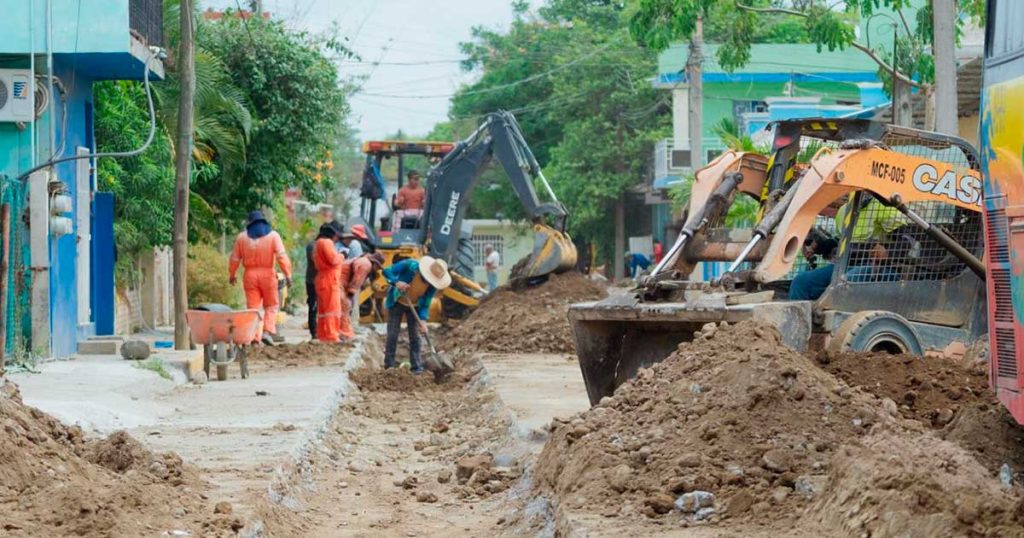Avanzan obras de rehabilitación de drenaje con el trabajo coordinado del Gobierno del Estado y el Gobierno de Poza Rica Avanzan obras de rehabilitación de drenaje con el trabajo coordinado del Gobierno del Estado y el Gobierno de Poza Rica