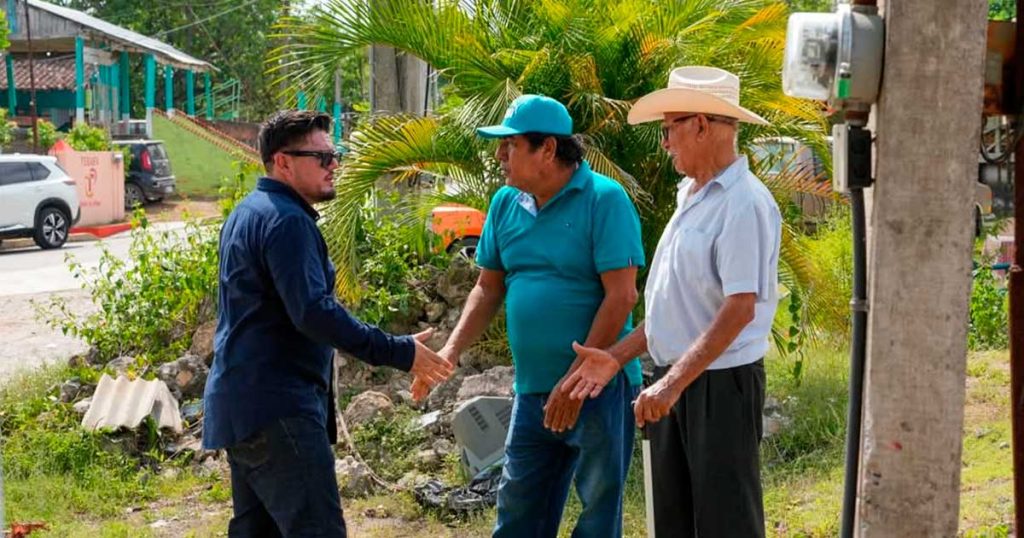 Inicia Cachiz pavimentación en Lomas de Arena Inicia Cachiz pavimentación en Lomas de Arena