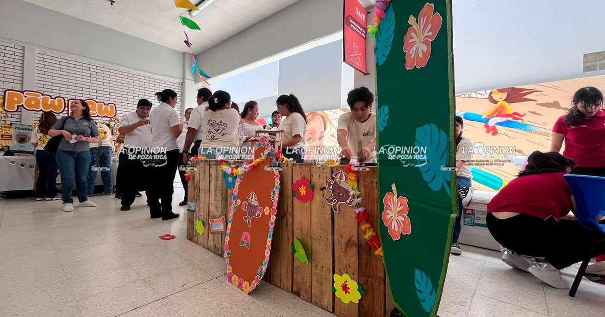50 jóvenes de preparatoria presentan emprendimientos laborales