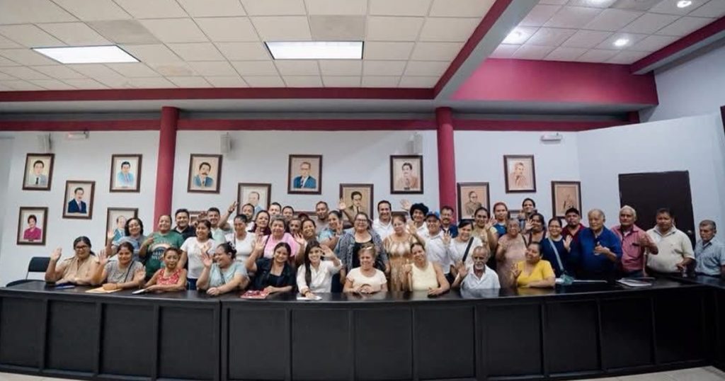Gobierno de Poza Rica fortalece vínculos con el sector comercial para impulsar el desarrollo económico Gobierno de Poza Rica fortalece vínculos con el sector comercial para impulsar el desarrollo económico