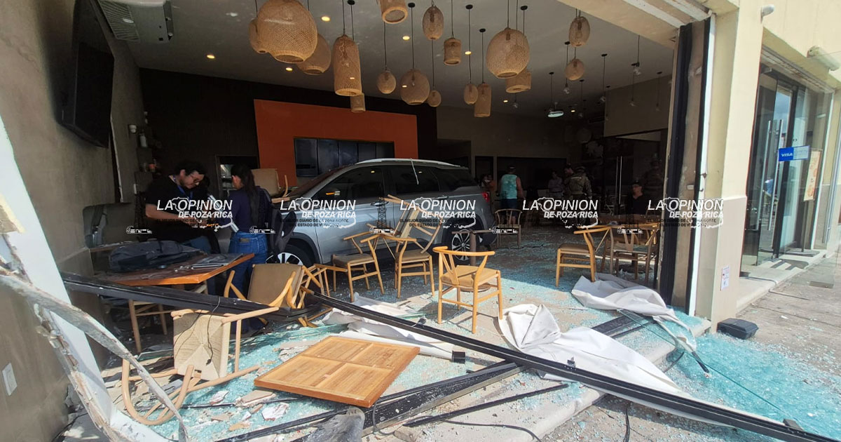 Sujeto estaciona su camioneta dentro de una cafetería y deja varios lesionados en Veracruz puerto Sujeto estaciona su camioneta dentro de una cafetería y deja varios lesionados en Veracruz puerto