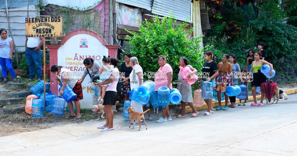 Adanely Rodríguez arranca distribución de agua potable gratis Adanely Rodríguez arranca distribución de agua potable gratis