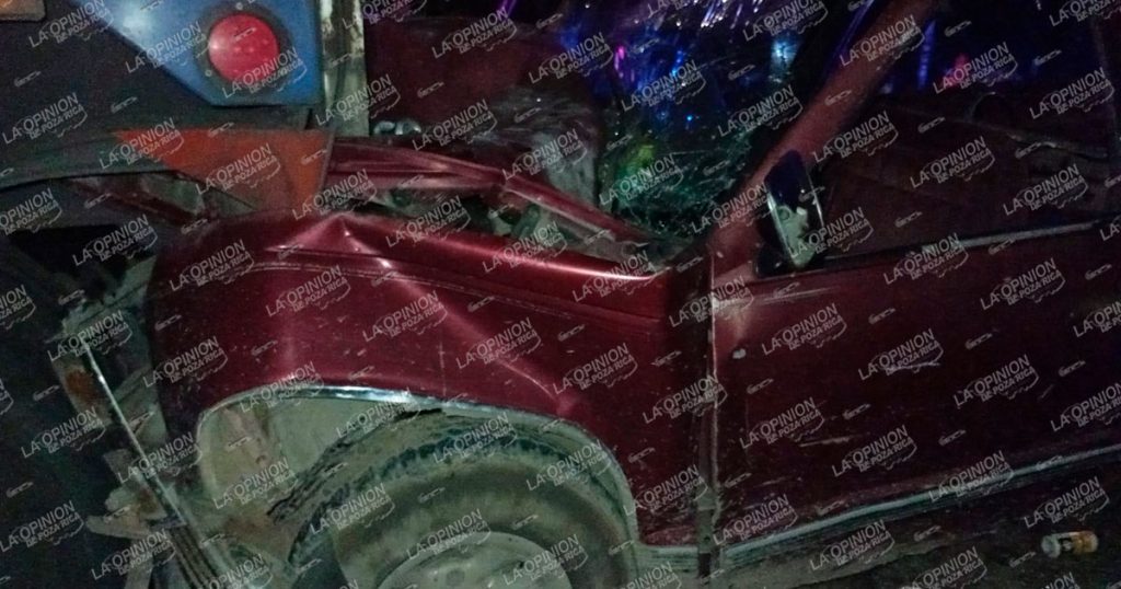 Padre e hijo graves; chocan contra tráiler Padre e hijo graves; chocan contra tráiler