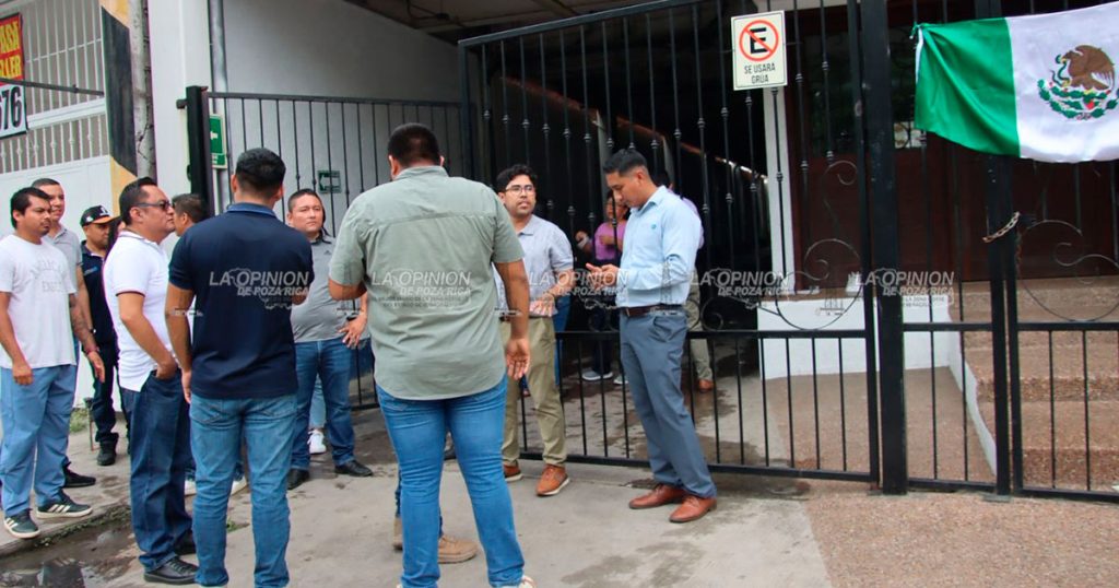 Empleados de empresa Latina reclaman falta de pago de bono prometido en Poza Rica Empleados de empresa Latina reclaman falta de pago de bono prometido en Poza Rica