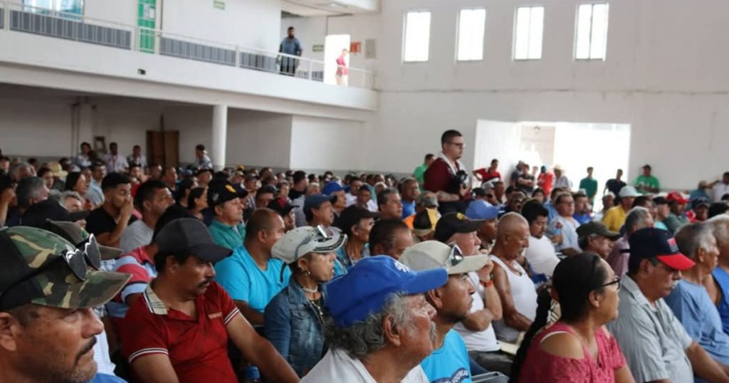 Entregan apoyos a pescadores de Vega de Alatorre para fortalecer la actividad productiva Entregan apoyos a pescadores de Vega de Alatorre para fortalecer la actividad productiva