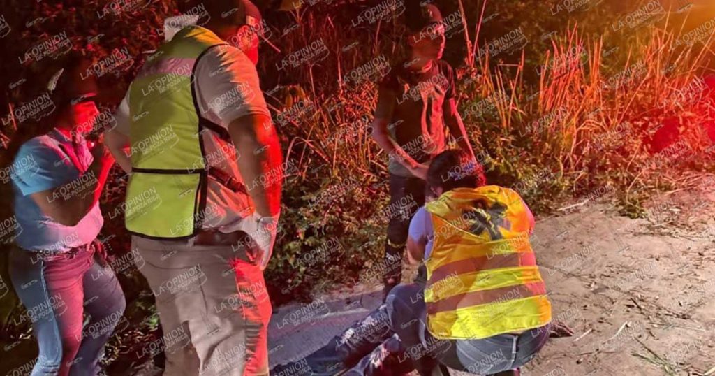 Derrapan motociclistas en Limón Chiquito Derrapan motociclistas en Limón Chiquito