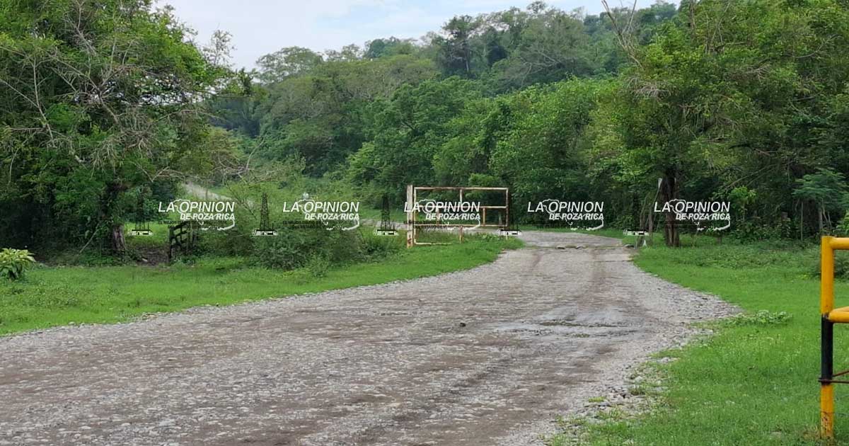 Catorce ejidos llevan 4 años en espera de obra de asfaltado Catorce ejidos llevan 4 años en espera de obra de asfaltado