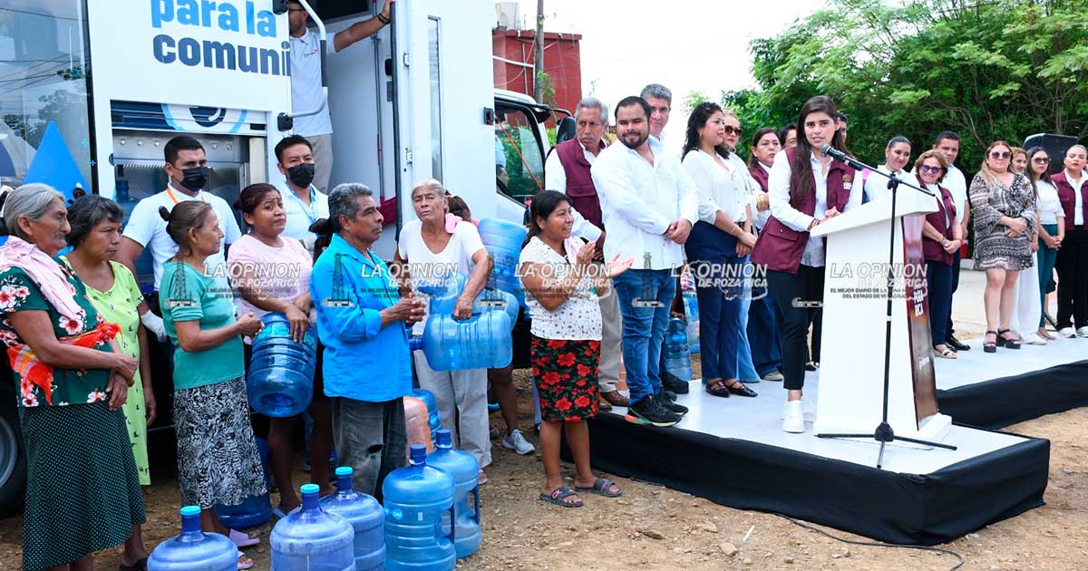Adanely Rodríguez arranca distribución de agua potable gratis Adanely Rodríguez arranca distribución de agua potable gratis
