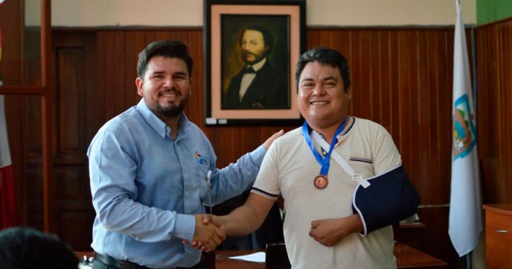 Reconoce Carlos Silva Vega a jóvenes ajedrecistas por su destacada participación estatal Reconoce Carlos Silva Vega a jóvenes ajedrecistas por su destacada participación estatal