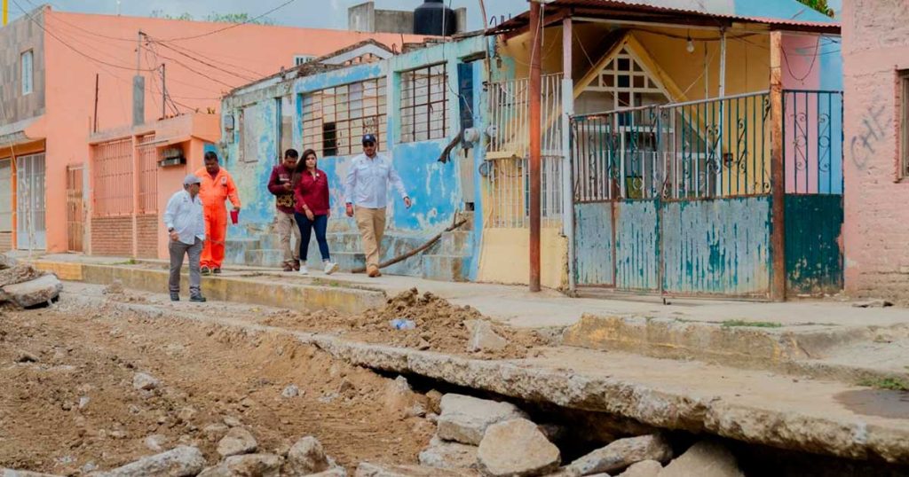 Avanzan obras de rehabilitación de drenaje con el trabajo coordinado del Gobierno del Estado y el Gobierno de Poza Rica Avanzan obras de rehabilitación de drenaje con el trabajo coordinado del Gobierno del Estado y el Gobierno de Poza Rica