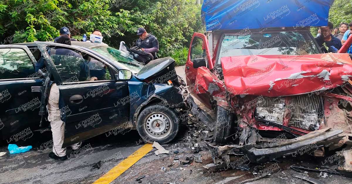 Fuerte choque frontal en la Carretera Alazán – Canoas Fuerte choque frontal en la Carretera Alazán – Canoas