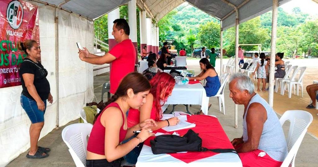 PRI Poza Rica encabeza jornada de asistencia social en la colonia Prensa Nacional PRI Poza Rica encabeza jornada de asistencia social en la colonia Prensa Nacional