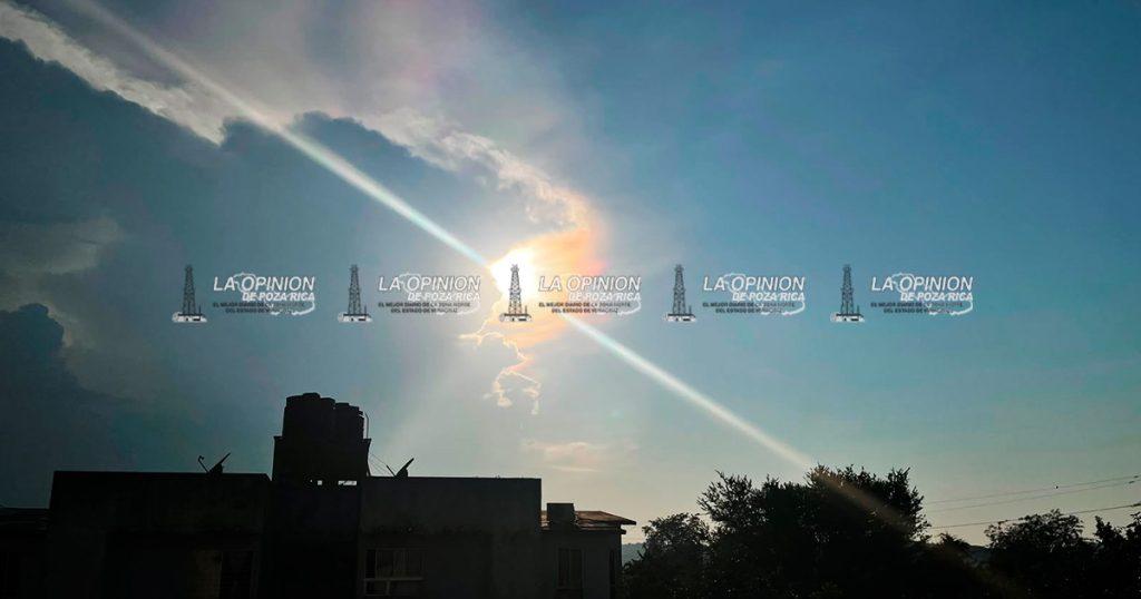 Nubes iridiscentes cautivan la metrópoli Nubes iridiscentes cautivan la metrópoli