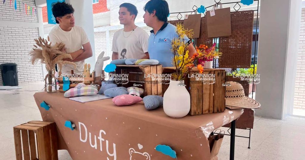 50 jóvenes de preparatoria presentan emprendimientos laborales 50 jóvenes de preparatoria presentan emprendimientos laborales