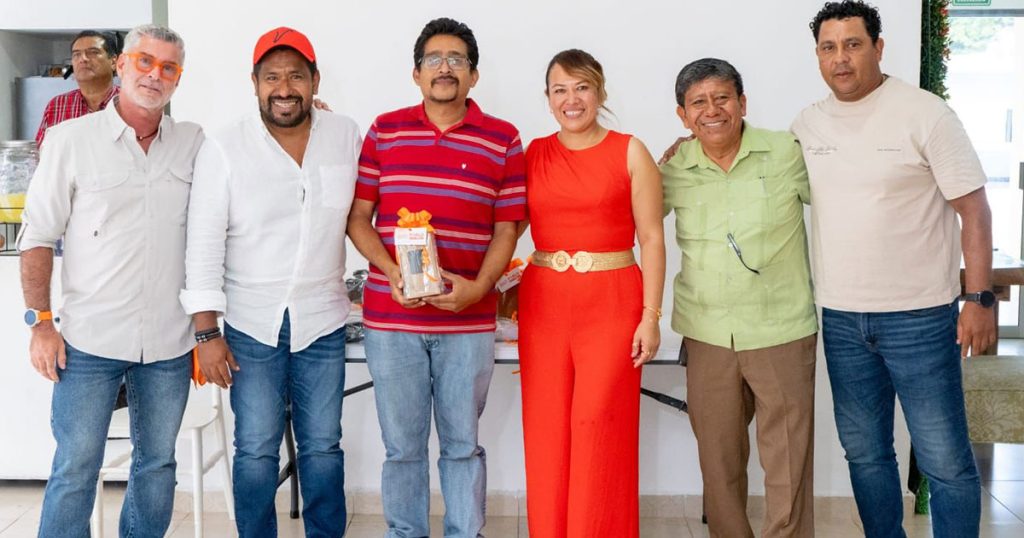 Pablo Caballero da apoyo escolar a planteles educativos de Boca del Río y Jamapa Pablo Caballero da apoyo escolar a planteles educativos de Boca del Río y Jamapa