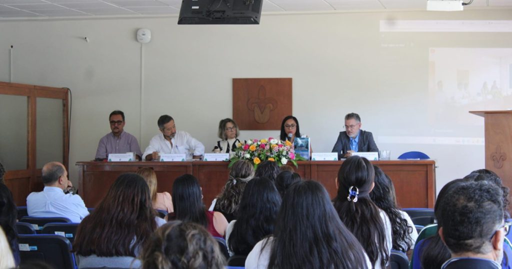 SEA conmemora el Día del Pedagogo con análisis sobre la violencia escolar y la construcción de una cultura de paz SEA conmemora el Día del Pedagogo con análisis sobre la violencia escolar y la construcción de una cultura de paz