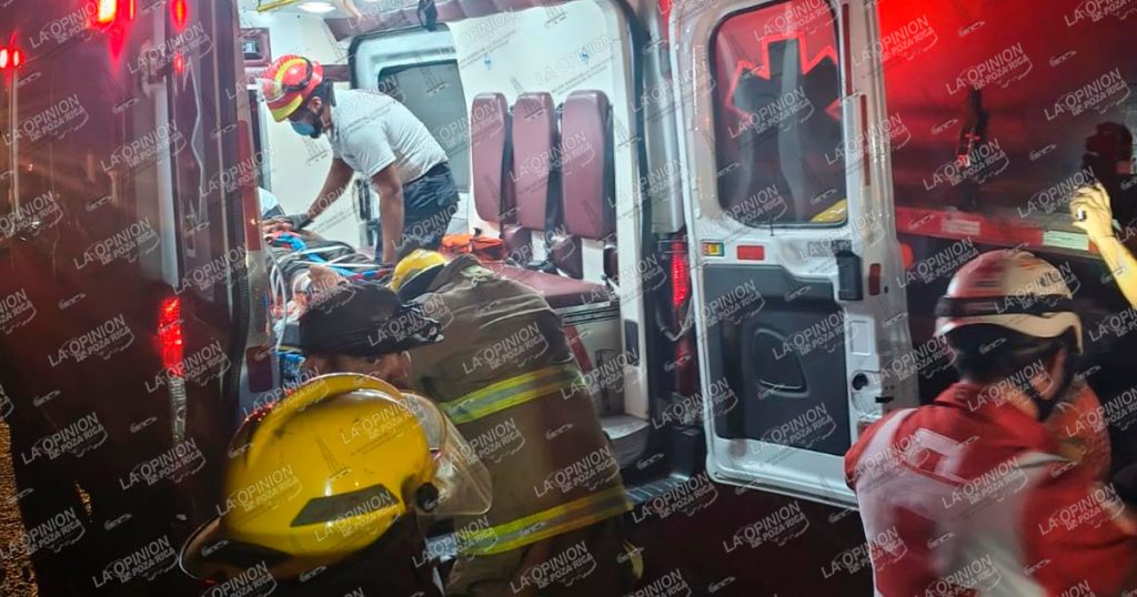Padre e hijo graves; chocan contra tráiler Padre e hijo graves; chocan contra tráiler