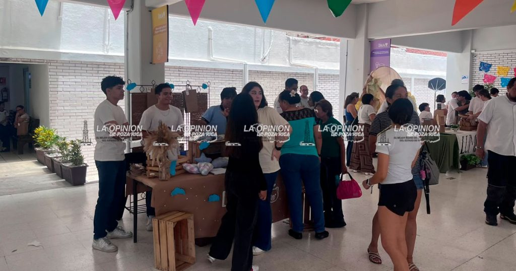 50 jóvenes de preparatoria presentan emprendimientos laborales 50 jóvenes de preparatoria presentan emprendimientos laborales
