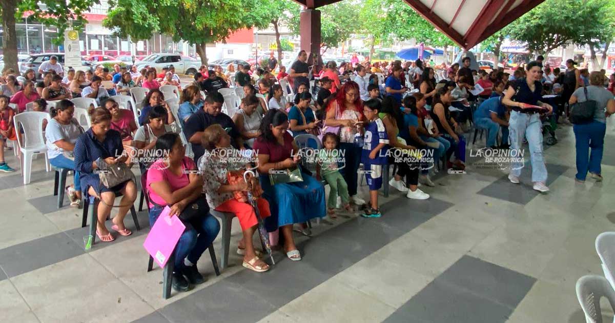 Dispersan más de 12 mil becas Rita Cetina