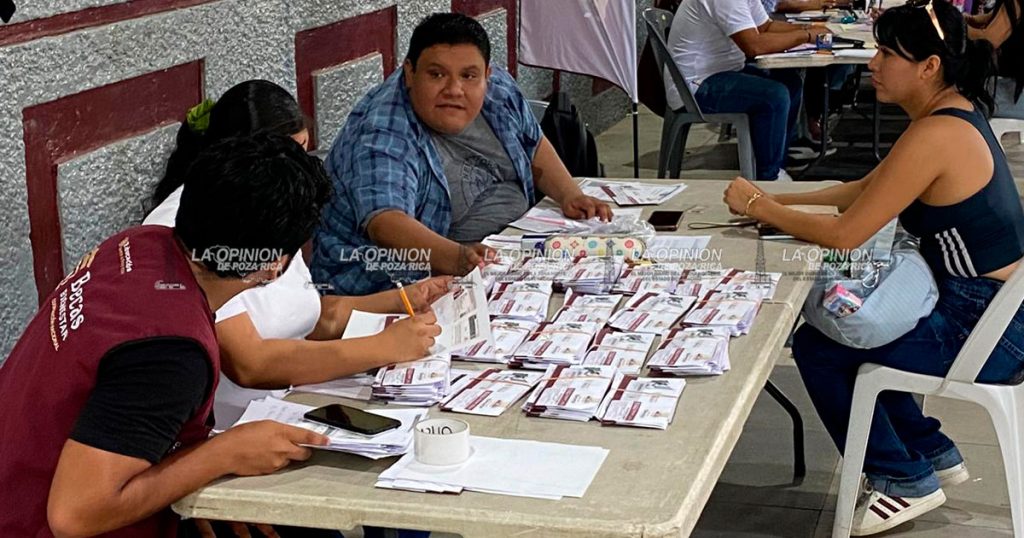 Dispersan más de 12 mil becas Rita Cetina