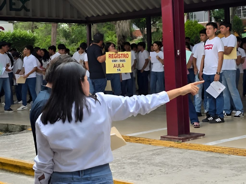 Más de mil jóvenes realizan examen vocacional en CBTis 78