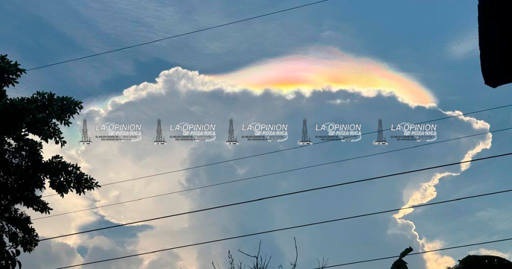 Nubes iridiscentes cautivan la metrópoli Nubes iridiscentes cautivan la metrópoli