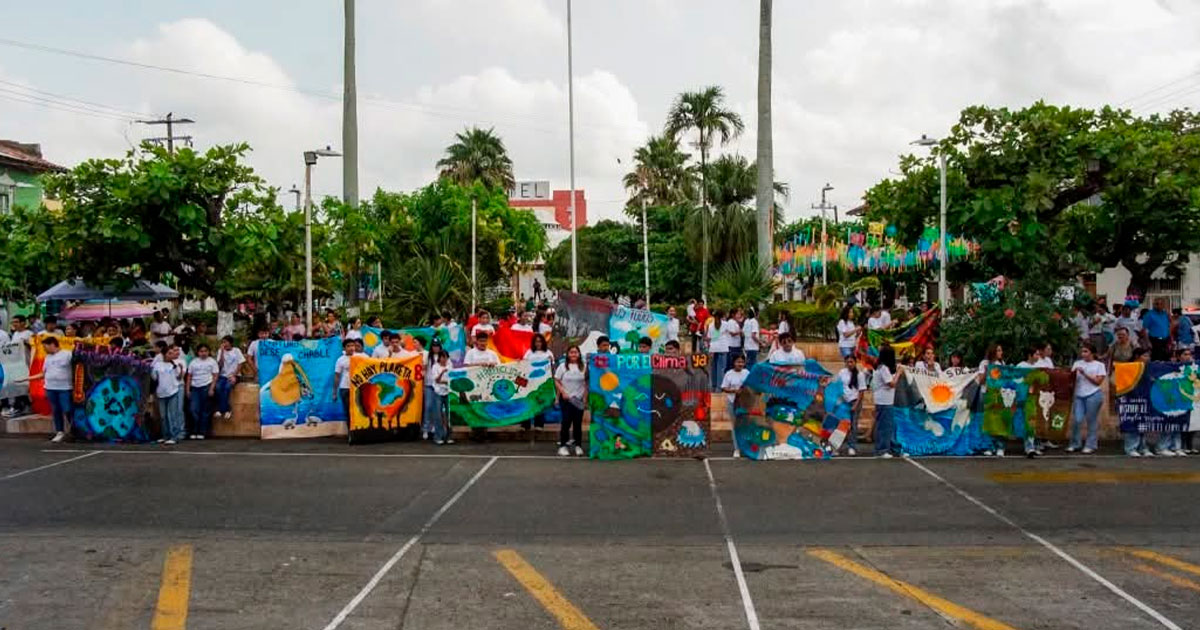 Con desfile conmemorativo celebran el Día Mundial del Medio Ambiente