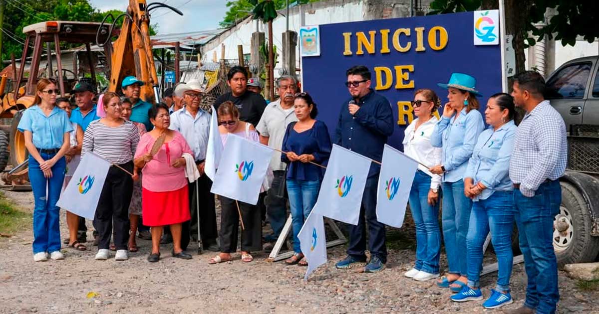 Inicia Cachiz pavimentación en Lomas de Arena Inicia Cachiz pavimentación en Lomas de Arena