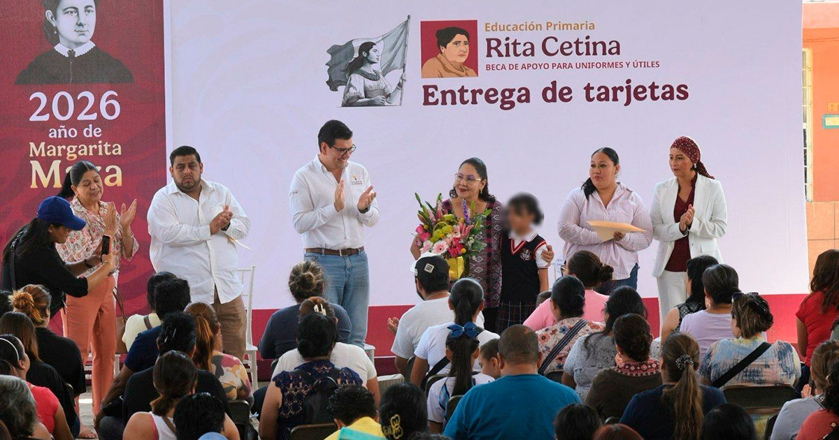 Reciben 738 estudiantes de Xalapa tarjetas Rita Cetina para útiles y uniformes escolares Reciben 738 estudiantes de Xalapa tarjetas Rita Cetina para útiles y uniformes escolares