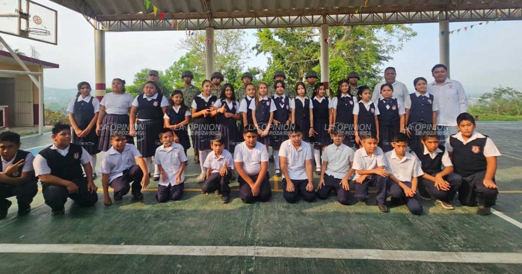 Elementos del Ejército Mexicano visitan la primaria Sor Juana Inés de la Cruz