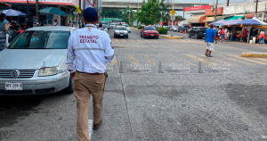 No bajan la guardia contra autos estacionados en doble fila