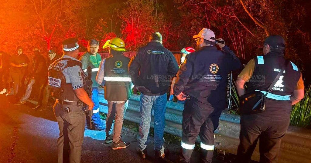 Volcadura de autobús Futura deja 20 lesionados en la autopista México-Tuxpan