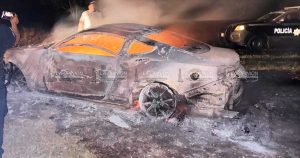 Incendio consume Mustang valuado en más de $1 millón