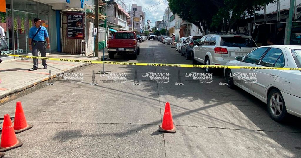 CFE cierra tramo de la calle Mariano Arista