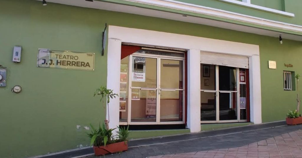 Tras llamado de Rocío Nahle, Ayuntamiento de Xalapa eliminará cobro por uso de espacios culturales a artistas locales Tras llamado de Rocío Nahle, Ayuntamiento de Xalapa eliminará cobro por uso de espacios culturales a artistas locales