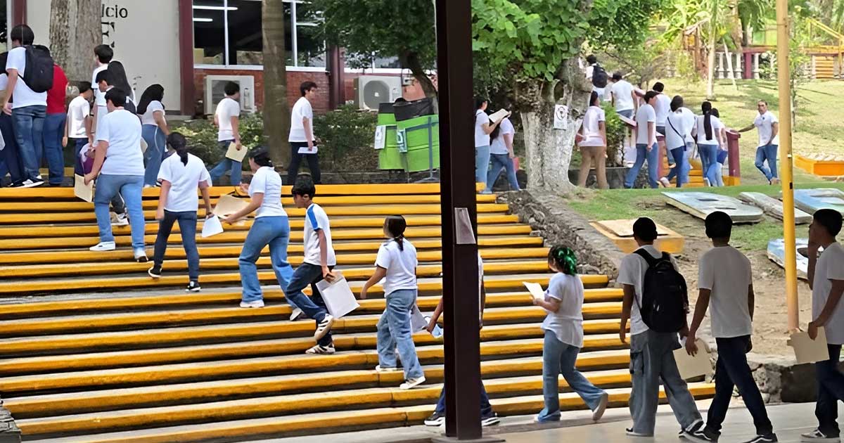 Más de mil jóvenes realizan examen vocacional en CBTis 78