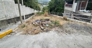 Generan basurero clandestino sobre la colonia Sector Popular