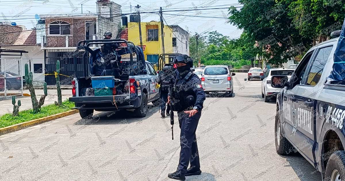 Movimiento policiaco tras presunto cateo Movimiento policiaco tras presunto cateo