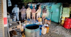FGR cumplimenta orden de cateo y asegura más de mil litros de hidrocarburo en Gutiérrez Zamora, Veracruz