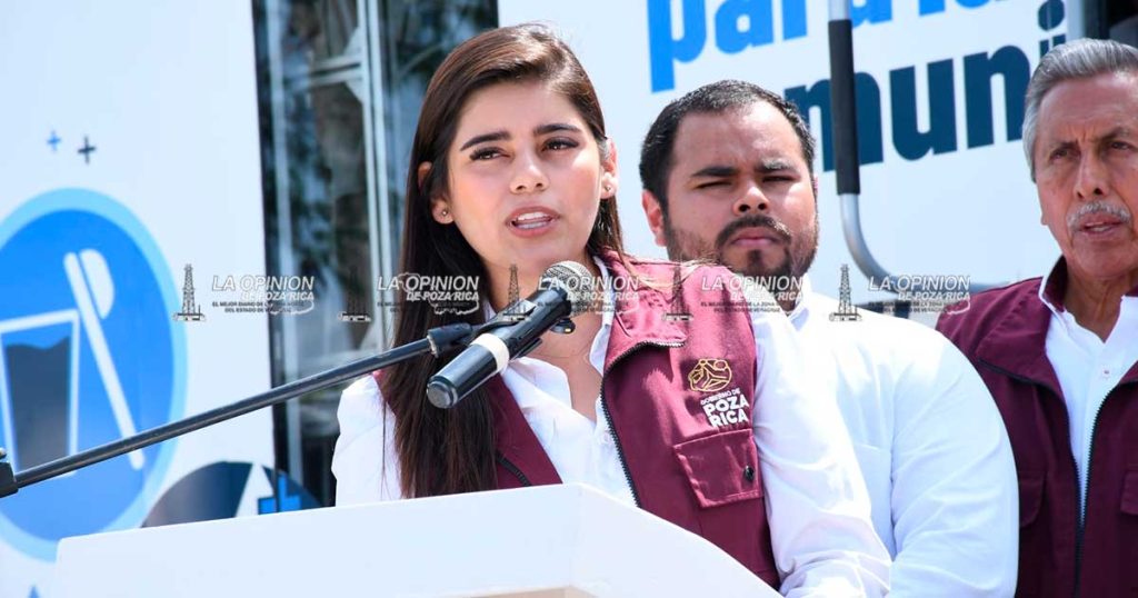 Adanely Rodríguez arranca distribución de agua potable gratis Adanely Rodríguez arranca distribución de agua potable gratis