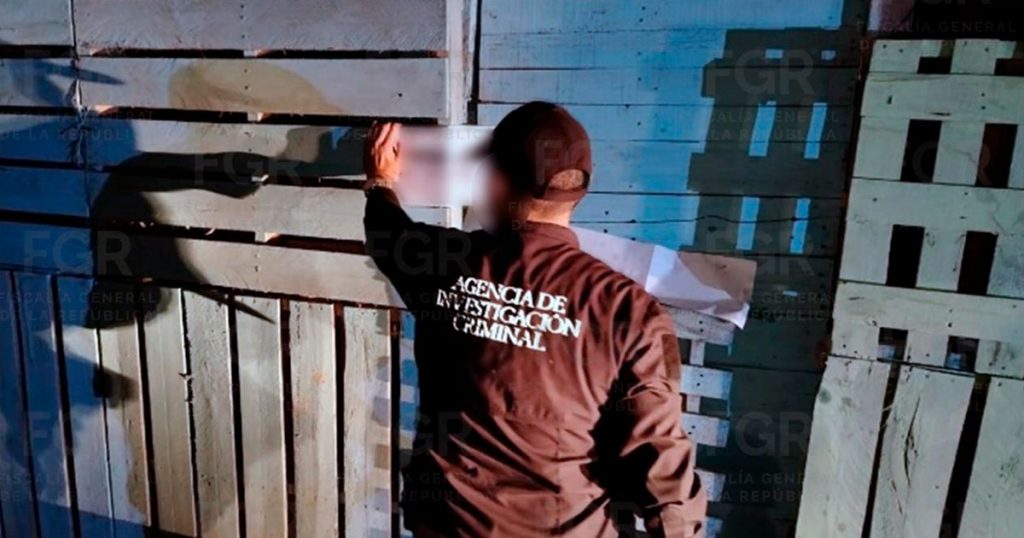 FGR cumplimenta orden de cateo y asegura más de mil litros de hidrocarburo en Gutiérrez Zamora, Veracruz FGR cumplimenta orden de cateo y asegura más de mil litros de hidrocarburo en Gutiérrez Zamora, Veracruz