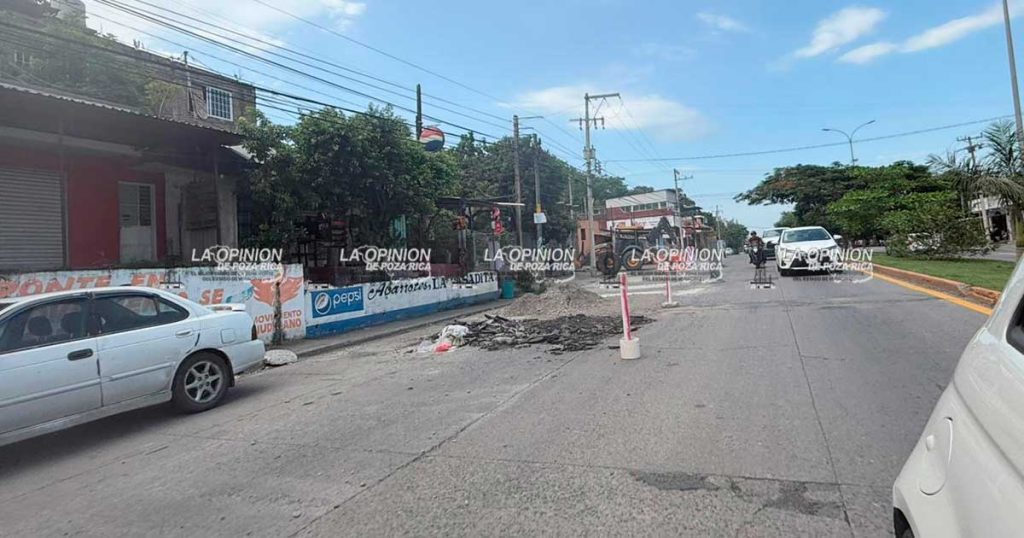 Realizan trabajos de bacheo en la zona conurbada de Tihuatlán Realizan trabajos de bacheo en la zona conurbada de Tihuatlán