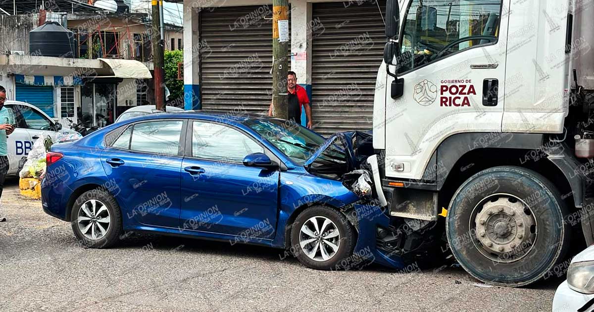 Se estrelló contra camión de basura Se estrelló contra camión de basura