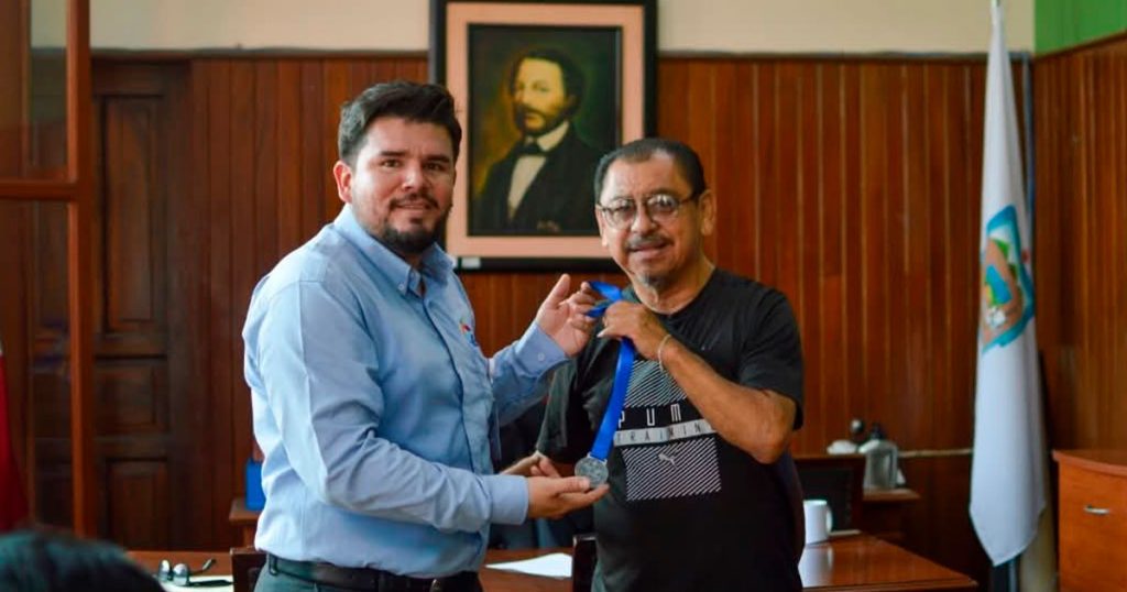 Reconoce Carlos Silva Vega a jóvenes ajedrecistas por su destacada participación estatal Reconoce Carlos Silva Vega a jóvenes ajedrecistas por su destacada participación estatal